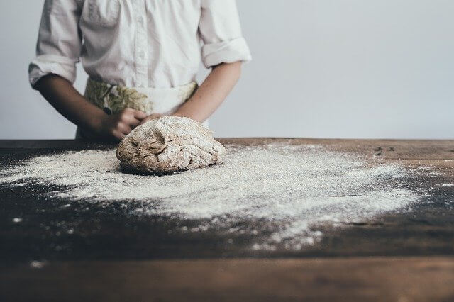 Wie backt man hausgemachtes glutenfreies Brot?