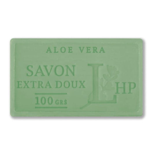 Aloe Vera Seife von MYDŁO MARSYLSKIE LHP, 100 g, mit grüner Aloe Vera Pflanze auf weißem Hintergrund