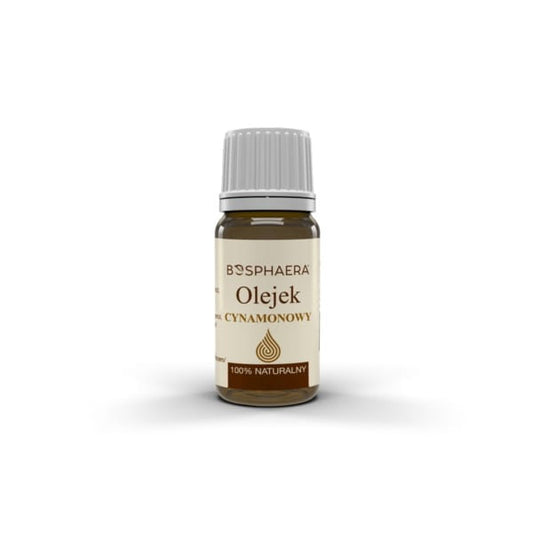 Ätherisches Zimtöl von BOSPHAERA in 10 ml Flasche, Nahaufnahme mit Zimtstangen und Ölflasche auf hellem Hintergrund