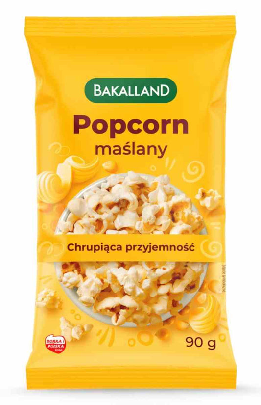 Knuspriges Butter-Popcorn von Bakalland in 90 g Tüte, goldbraun und lecker, bereit zum Naschen.