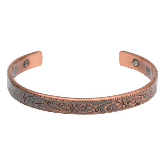 Kupferarmband 1083 von Sattva, handgefertigtes Wellness-Armband aus Kupfer mit traditionellem Design, auf einem weißen Hintergrund.