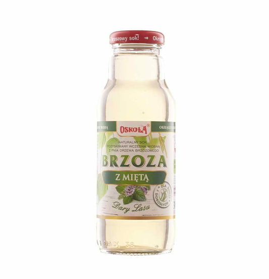 Birkensaft mit Minze in einer 750 ml Flasche von OSKOŁA, klare Flüssigkeit mit Minzblättern sichtbar.
