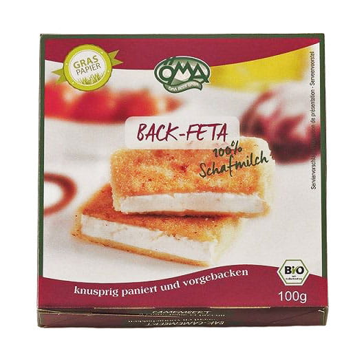 Bio panierter Schafskäse von OMA, 100 g, mit knuspriger Panade und 50 % Fett in der Trockenmasse, auf einem weißen Teller.