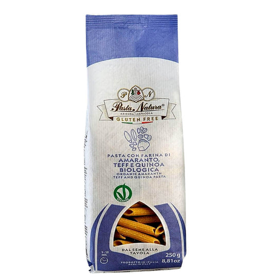 Bunte glutenfreie Penne aus Mais, Reis, Amaranth, Teff und Quinoa von Pasta Natura, 250 g Bio-Nudeln auf weißem Hintergrund