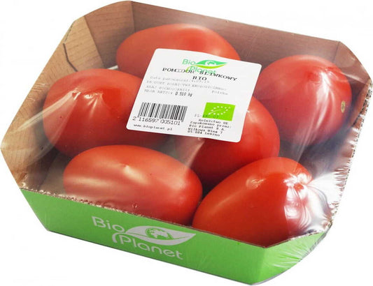 Frische Bio Eiertomaten von BIO PLANET, polnisch, ca. 0,50 kg, rote Tomaten mit grünem Stiel auf einem Tisch