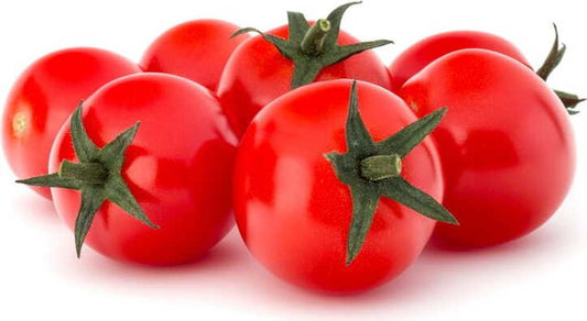 Frische BIO PLANET Mini-Himbeertomaten, polnisch, in großer Packung, ca. 3 kg, saftig und rot auf einem Marktstand.