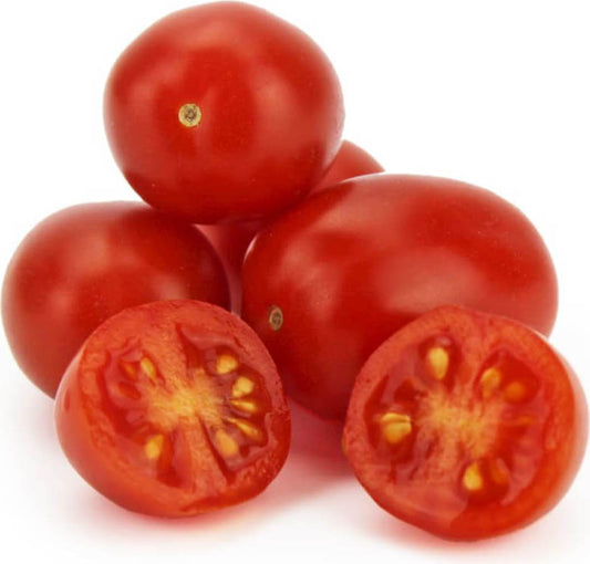 Frische Bio-Datterino-Tomaten von BIO PLANET, ca. 250g, leuchtend rote, saftige Tomaten auf einem Gemüseteller.