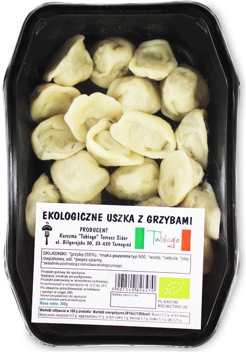 Bio-Tortellini mit Pilzen von KARCZMA TABIAGO, 300 g, frisch zubereitet und mit Pilzen gefüllt, auf weißem Hintergrund.