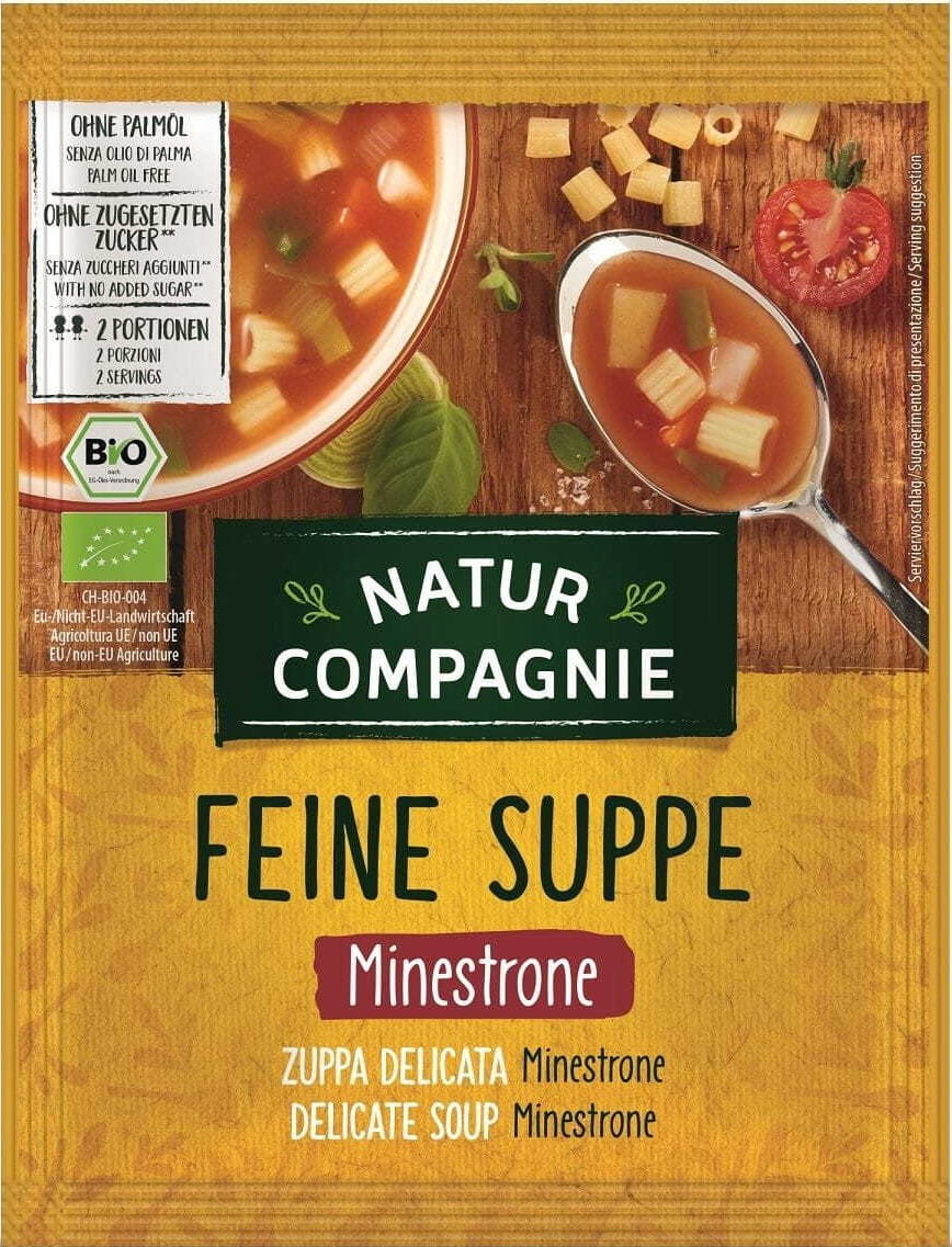 Biologische Minestrone-Suppe mit Nudeln von NATUR COMPAGNIE, 50 g, frische Zutaten in einer Schüssel.