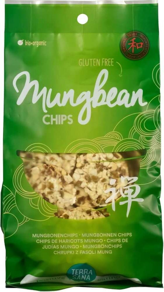 Knusprige, glutenfreie Mungobohnenchips BIO von TERRASANA, 50 g, nahe Ansicht der goldenen Chips in einer Verpackung.