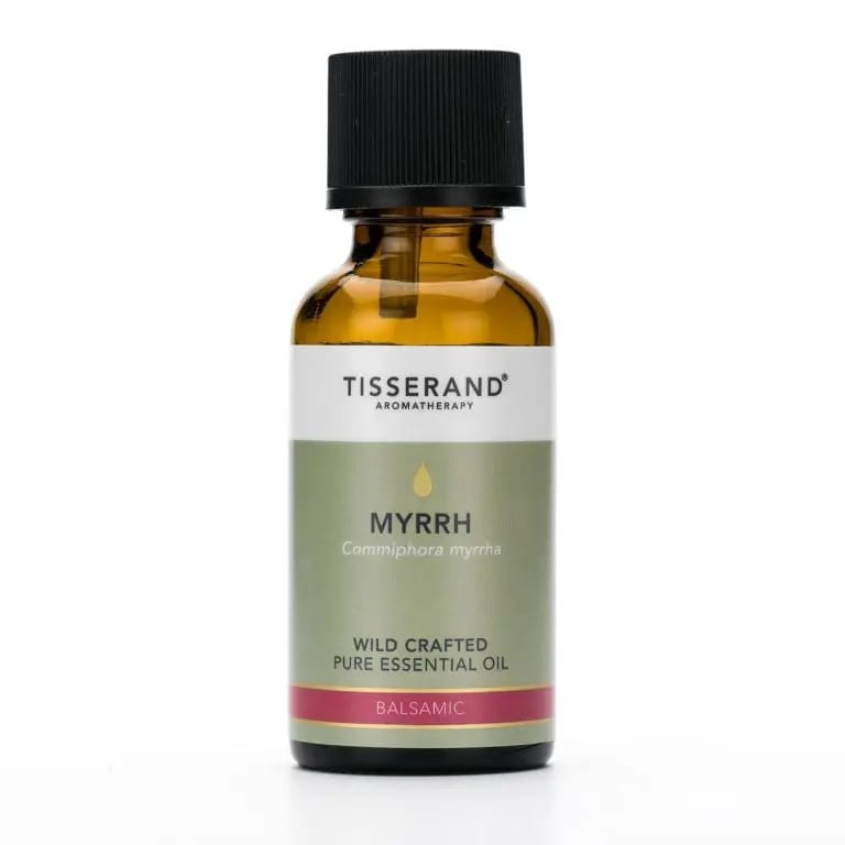 Wildes Myrrhenöl in 30 ml Flasche von TISSERAND AROMATHERAPY, Nahaufnahme der Flasche und Etikett.