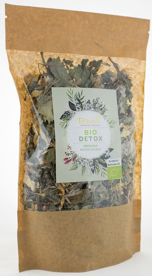 Bio Detox-Reinigungstee von TAHEEBO in einer 100 g Packung mit getrockneten Kräutern und Blättern, ideal für natürliche Entgiftung.