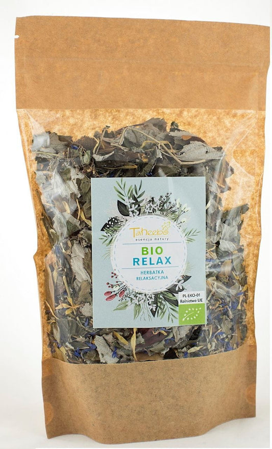 Bio Entspannungstee von TAHEEBO in 100 g Verpackung, zeigt eine Tasse mit dampfendem Kräutertee und Teeblätter.