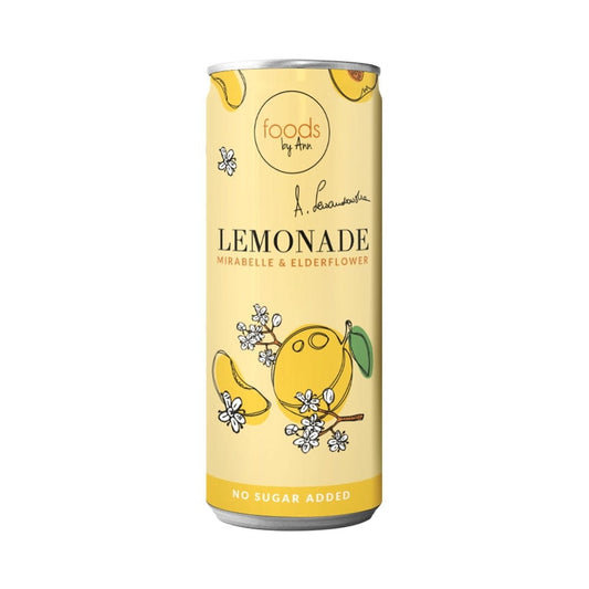 Flasche mit 250 ml Mirabellenlimonade und Holunderblüte von FOODS BY ANN, erfrischendes Getränk mit blassgelber Farbe