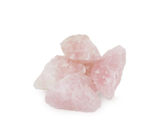 Rosenquarz Edelstein 100g von VIVIO, glänzender rosa Kristall mit glatter Oberfläche auf weißem Hintergrund