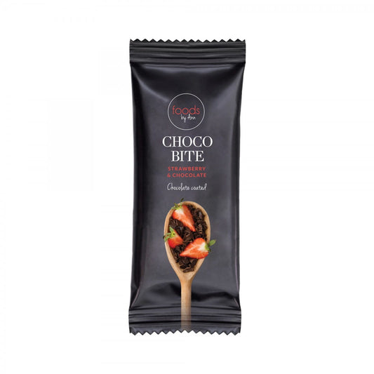 Energieriegel mit Erdbeere und Schokolade von Foods by Ann, 20 g, Nahaufnahme des Riegels in Verpackung